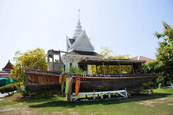 2023年5月7日 在泰国农塔布里 神秘的木船或木船为泰国人游览并尊重祈祷的神圣的秘密 — 图库照片