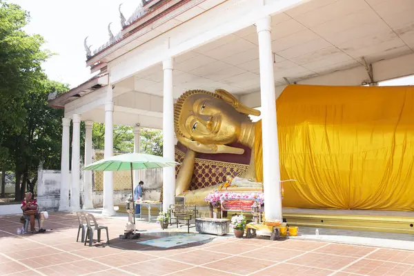 Buda Actitud Reclinable Estatua Wat Phra Nang Rua Lom Templo — Foto de Stock