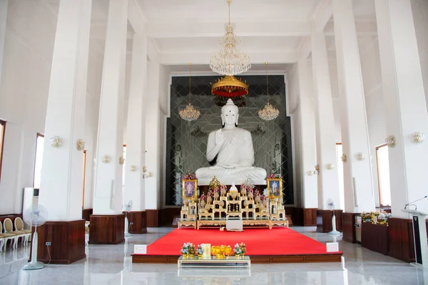 Красивый Белый Древний Будда Античном Убосоте Ват Пхра Нанг Руа — стоковое фото