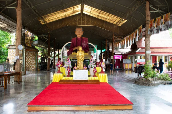 Luang Pho Tho Budista Santa Estatua Wat Phra Chakkrasi Worawihan — Foto de Stock