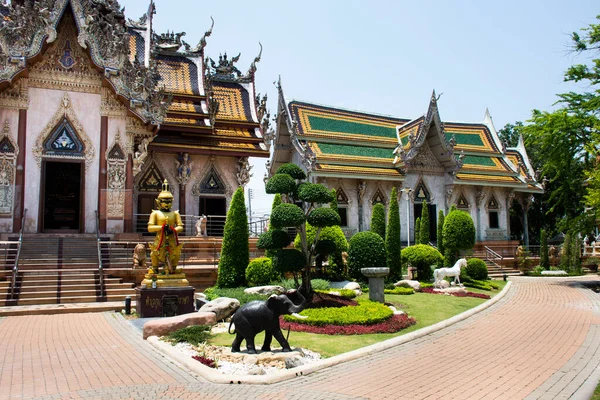 2023年5月18日 泰国Nakhon Pathom的Wat Sisa Thong或Si Thong庙宇 古老的高台教或古旧的泰国人教堂参观并尊重祈祷祝福的奥秘 — 图库照片