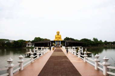 Luang Pu Thuat Budist azizi ya da keşiş büyükbaba Tuad heykeli Tayland 'ın başkenti Ayutthaya' da kutsal bir ibadete gitmek ve dua etmek için seyahat ederler.