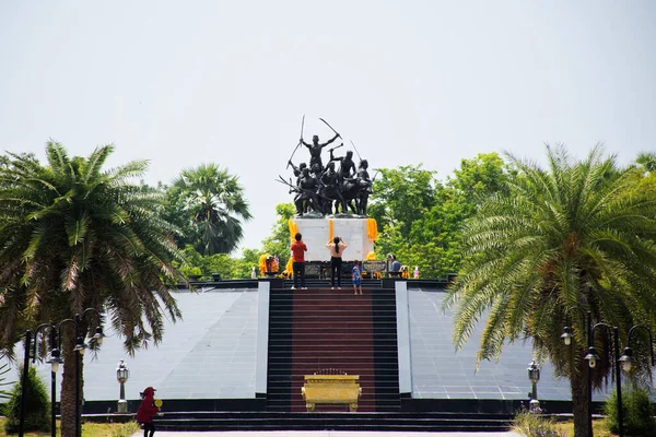 Bang Rajan Heykeli Taylandlılar Için Kahraman Savaşçı Anıtı Yabancı Gezginler — Stok fotoğraf