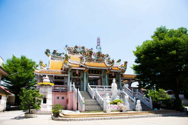 タイの人々のための関羽やサンチャオロンThong中国の神社タイのアン トンでは 2023年5月28日にWiset Chai Chan市で祝福天使の神仏を訪問し 尊敬しています — ストック写真