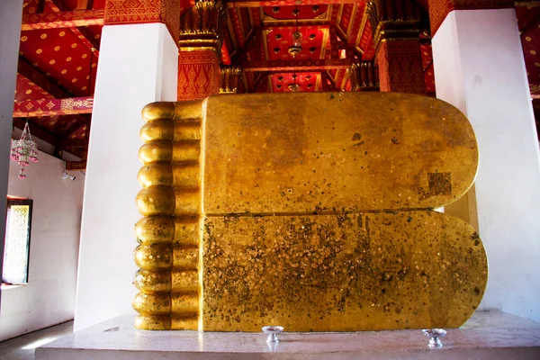 Γλυπτική Και Σκάλισμα Πόδι Του Βούδα Ανακλινόμενα Στάση Άγαλμα Του — Φωτογραφία Αρχείου