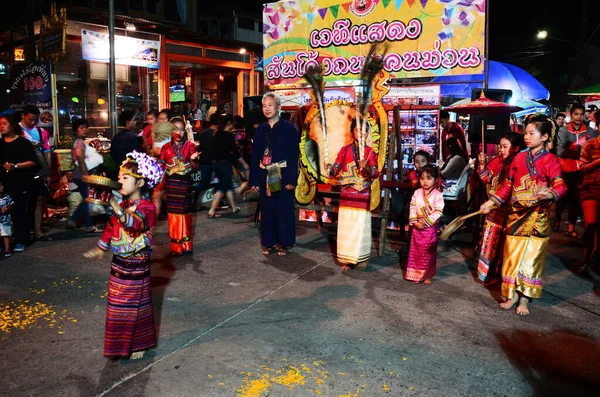 Banda Grupos Niños Tailandeses Muestran Cultura Tradicional Baile Lanna Para — Foto de Stock