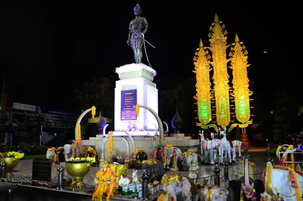 2015年2月22日 位于泰国清莱市的兰纳王国古埃及国王雕像或东阳古埃及国王泰国人观光游览名胜古迹 — 图库照片