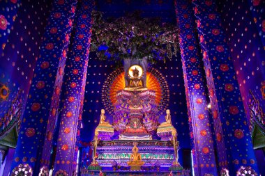 Güzel Buda ve güzel Wat Klang Khlong Watthanaram tapınağının antik ubosot 'u Tayland' daki Ayutthaya Tayland 'da kutsanmış dilek gizemine saygılarını sunmak için ziyaret edin.