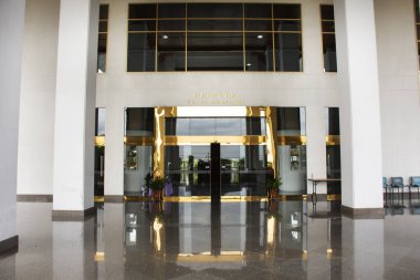 Tayland Sürdürülebilir Sanatlar ve El Sanatları Enstitüsü 'nün ya da Tayland gezginleri için SACIT' in dahili klasik binası 29 Eylül 2023 'te Ayutthaya, Tayland' da seyahat eden el sanatları zanaatlarını ziyaret ediyor.