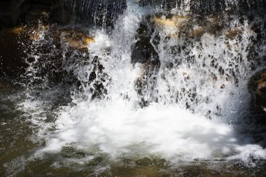 Namtok Khao Khram Şelaleleri, Tayland 'ın Khao Pu Khao Milli Parkı' ndaki dağ ormanlarında gezginler için gezgin ziyaretleri ve dinlenme yeri. Phatthalung Tayland 'ın Srinakarin şehrinde yüzme oyunu.