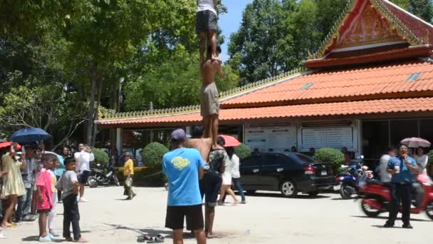 Localnicii Thailandezi Alătură Polului Petrolier Ritual Alpinism Pentru Lua Ofrandă — Videoclip de stoc