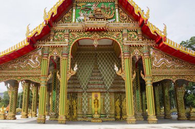 Heykel antik ibadet salonu ve Taylandlılar için antik ubosot oyma ziyaret ve dua dua dua dua etmek Buda kutsal gizemi Wat Saen Suk veya Ang Thong Tayland Saen Suk tapınağı