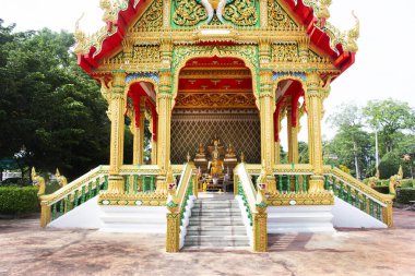Antik Buda heykeli Ang Thong Tayland 'daki Angthong şehrinde bulunan Wat Saen Suk ya da Saen Suk tapınağının kutsal gizemine saygı duy.