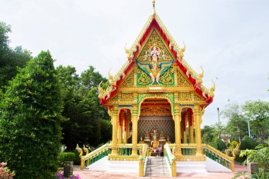 Antik Buda heykeli Ang Thong Tayland 'daki Angthong şehrinde bulunan Wat Saen Suk ya da Saen Suk tapınağının kutsal gizemine saygı duy.