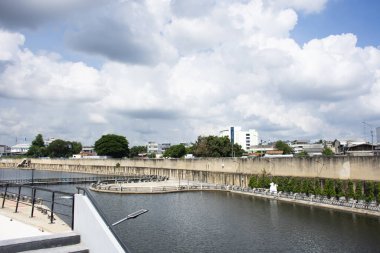 Tayland 'ın Nakhon Sawan kentindeki Pak Nam Pho' da bulunan Ban Ko Yuan köyünü ziyaret edin ve tedavi için Khlong Yuan Chuan Rak kanalı bölgesini görün.