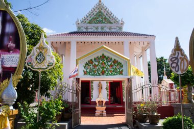 Tayland 'ın Pathum Thani kentindeki Pathumthani' de, San Chao 'da ve Makham Tapınağı' nda Buda 'nın kutsal gizemine dua edin.