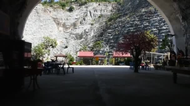 Tunnel Mountain Travelers Thai People Travel Visit Respect Praying Blessing — Stock Video