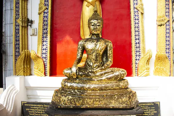 Taylandlılar için antik Buda heykeli. 4 Kasım 2023 'te Ayutthaya Tayland' da, Ayutthaya Tayland 'da, kutsal Wat Bang Nom Kho Luang Por Parn Tapınağı' nın gizemine saygı duyarak ziyaret edin.