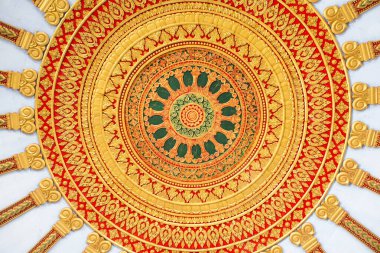 Taylandlı gezginler için Ubosot Kordinasyon Salonu 'nun antik tasarımı kutsal Buda' nın kutsal gizemi için Lopburi Tayland 'daki Wat Khao Phraya Thong Tapınağı' nı ziyaret edin.