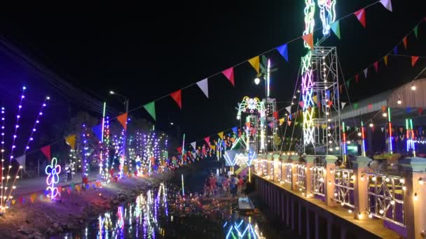 Tajlandczycy Podróżują Odwiedzić Loy Krathong Festiwal Świętować Przynieść Piękne Krathong — Wideo stockowe
