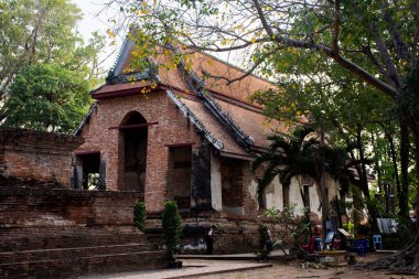 Tai yolcuları için antik bir harabe ya da antik bir harabe. İnsanlar seyahat ederken Buda 'nın kutsal dileklerini kutsamak için Wat Mae Nang Pleum' a ya da Tayland, Ayutthaya 'daki Maenangpluem Tapınağı' na giderler.