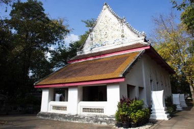 Tai yolcuları için antik bir harabe ya da antik bir harabe. İnsanlar seyahat ederken Buda 'nın kutsal dileklerini kutsamak için Wat Mae Nang Pleum' a ya da Tayland, Ayutthaya 'daki Maenangpluem Tapınağı' na giderler.