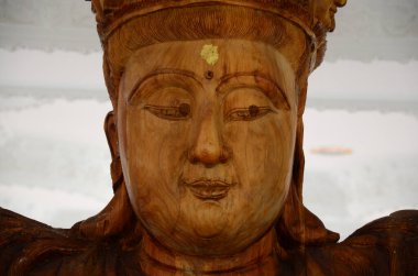Bin El 'den Guishan Guanyin veya Tayland' ın başkenti Chiang Rai 'deki Wat Huay Pla Kang tapınağına seyahat eden Taylandlı insanlar için Çin tanrıçası Guan Yin Bodhisattva' yı ziyaret edin.