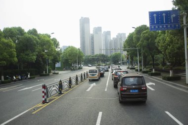7 Mayıs 2024 'te Çin' in Hubei kentinde, Yichang şehrindeki peyzaj binalarına ve yaşam tarzına bakın.