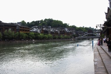 Manzara tuojiang nehri ve şehir manzarası tarihi bina mirası Xiangxi Phoenix Antik Şehir Fenghuang 'ı Çinli gezginler için Hunan China' da ziyaret