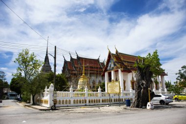 Tai halkı için antik ibadet salonu ya da antik ubosot 24 Mayıs 2024 'te Nakhon Pathom, Tayland' da bulunan Wat Klang Bang Kaew 'da kutsanmış Buda' ya dua edin.