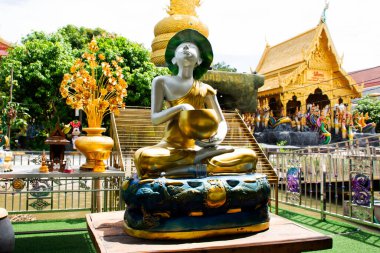 Phra upagupta Budist Maha Thera, Wat Maisupradittharam Tapınağı 'nda. İnsanlar 24 Mayıs 2024' te Nakhon Chai Si 'de, Tayland Nakhon Pathom' da kutsal mistik ibadete saygı duyuyorlar.