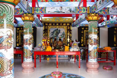 Lao Ben Tou Gong Diyarı Tanrısı ya da Bang Yai Çin Tapınağı Tayland 'da seyahat eden insanlar için. 10 Ekim 2024' te Nonthaburi, Tayland 'da kutsal melek Buda' ya dua ederek ziyaret edin.