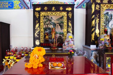 Lao Ben Tou Gong Diyarı Tanrısı ya da Bang Yai Çin Tapınağı Tayland 'da seyahat eden insanlar için. 10 Ekim 2024' te Nonthaburi, Tayland 'da kutsal melek Buda' ya dua ederek ziyaret edin.