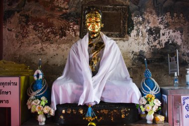 Büyücü Kong Jab Suwan 'ın antik heykelleri antik büyücülük büyücülüğü. Tayland' ın başkenti Ayutthaya 'da 5 Kasım 2024' te Wat Pradu Songtham Tapınağı 'ndaki kutsal efsaneye saygı duyan insanlar için siam büyücülüğü.