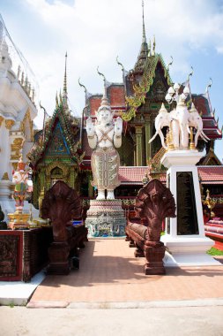 Taylandlı gezginler için antik ibadet salonu veya antik ubosot 2 Kasım 2024 'te Tayland Nakhon Sawan' da bulunan Wat Si Uthumphon Tapınağı 'nda kutsal Buda' nın kutsamasına saygı duyun.