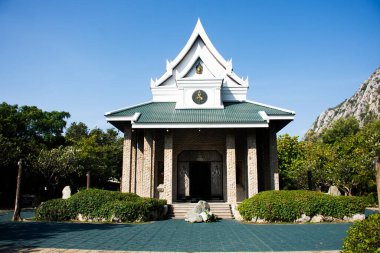 Tayland 'ın başkenti Saraburi' de bulunan Phra Phutthabat 'taki Wat Khao Wong Narai Mağara Tapınağı' nda kutsal Buda 'yı ziyaret edin.