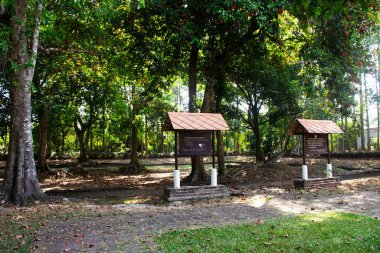 Arkeolojik site Dhavaravadi ve Khmer Dong Lakhon tarihi şehir ya da Muang Boran Dong Lakhon antik Laplae kasabası Tayland Nakhon Nayok 'da 25 Aralık 2024' te ziyaret edildi.