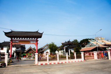 Ejder soyundan gelenler ve Asyalı Kültür Müzesi. Tayland 'ın başkenti Suphanburi' deki Ejder Cenneti köyünde, Tayland halkı için bir tapınak. Gezginler, 6 Ocak 2025 'te Suphan Buri' de kutsanmış meleği ziyaret ediyorlar.