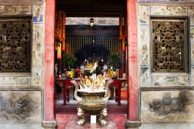 Kuan Yin melek tanrısı ya da Kuan Yin merhamet tanrıçası Kian Un Keng Çin Çin tapınağında seyahat edenler için saygıdeğer bir ziyaret 9 Mart 2025 'te Bangkok, Tayland' da Kudi Chin kasabasında kutsal ibadet