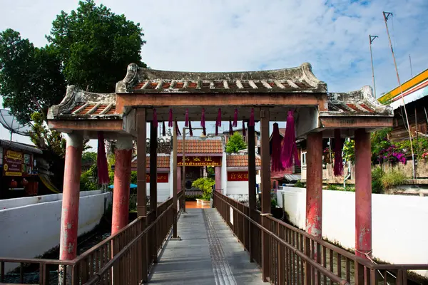 Kuan Yin melek tanrısı ya da Kuan Yin merhamet tanrıçası Kian Un Keng Çin Çin tapınağında seyahat edenler için saygıdeğer bir ziyaret 9 Mart 2025 'te Bangkok, Tayland' da Kudi Chin kasabasında kutsal ibadet