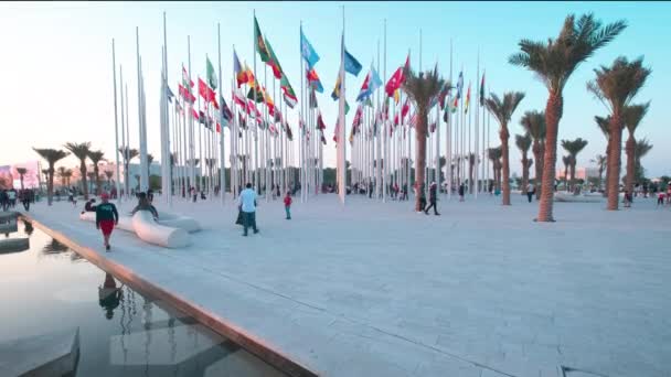 Doha Katar Oktober 2022 Doha Corniche Sonnenuntergang Mit Flaggen Der — Stockvideo