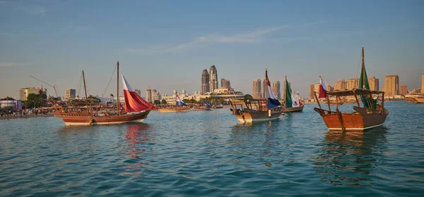 Katara12Th Tradycyjny Festiwal Dhow Doha Katar Popołudniowe Ujęcie Pokazujące Tradycyjne — Zdjęcie stockowe