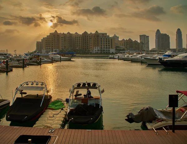 Porto Arabistan Marina Pearl Doha Katar Günbatımı Çekimleri Yat Tekneleri — Stok fotoğraf