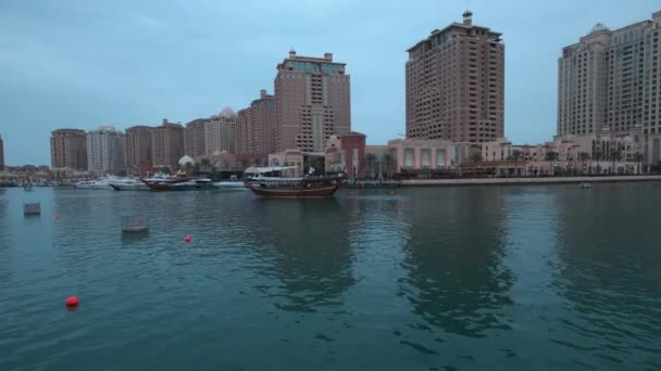 Porto Arabia Marina Pearl Sunset Shot Showing Luxurious Yachts Boats — стоковое видео