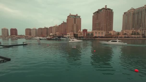 Porto Arabia Marina Pearl Doha Qatar Sunset Shot Showing Luxurious — Vídeo de stock