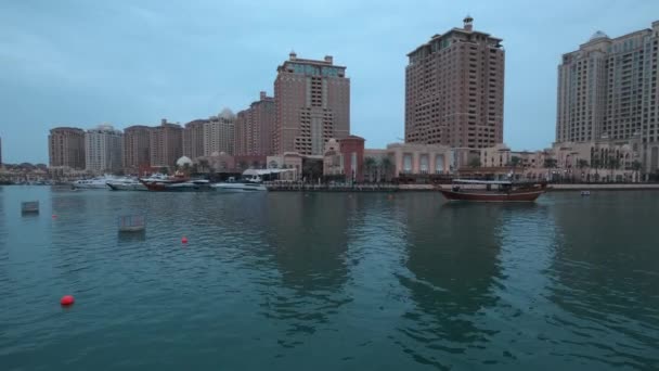 Porto Arabia Marina Pearl Doha Qatar Sunset Shot Showing Luxurious — Vídeo de Stock