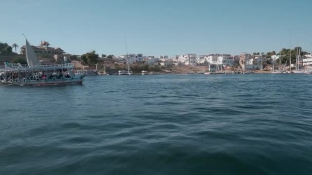 Nilfluss Assuan Ägypten Nachmittagsaufnahme Mit Felukken Und Booten Fluss Mit — Stockvideo