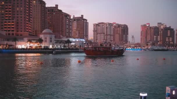 Porto Arabia Marina Pärlan Doha Qatar Solnedgång Skott Visar Lyxiga — Stockvideo