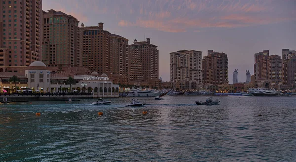 Porto Arabia Marina Pearl Doha Qatar Sunset Yachts Foreground Buildings — Stok fotoğraf