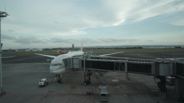 Der Internationale Flughafen Bali Ist Auch Als Bali Ngurah Rai — Stockvideo